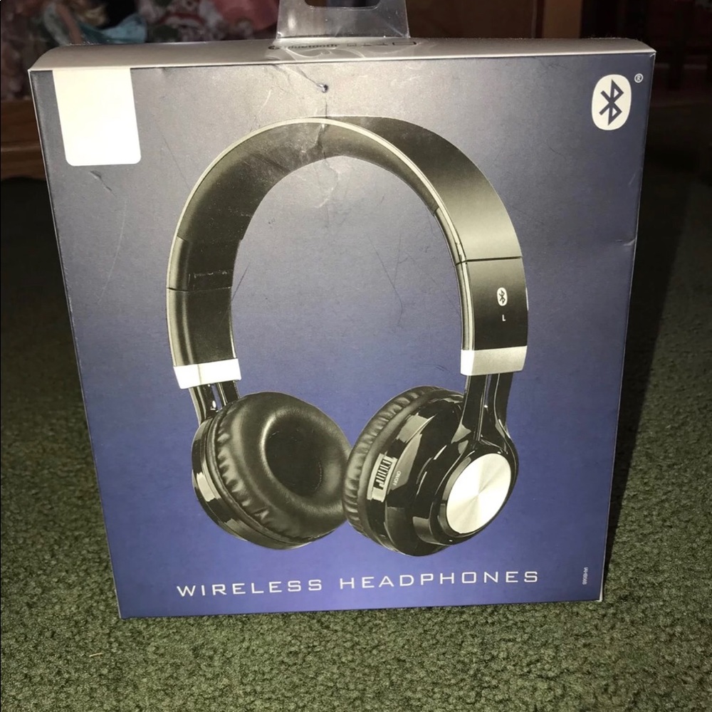 Blue tooth wireless headphones